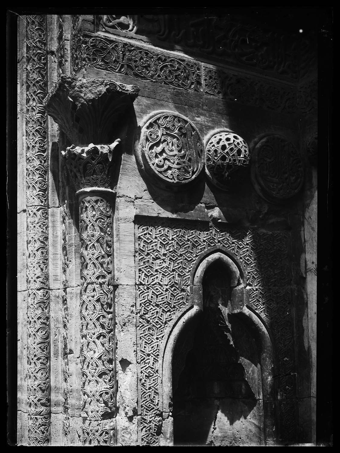 Niche latérale du portail